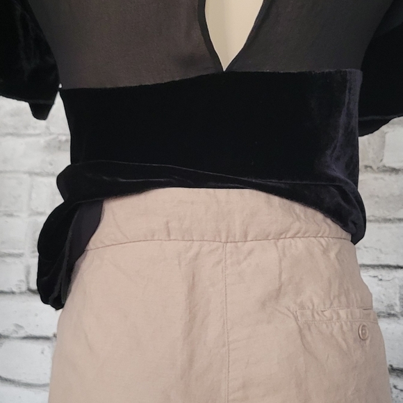 ❤️Babaton velvet/silk top. Black. Small. - Picture 5 of 6